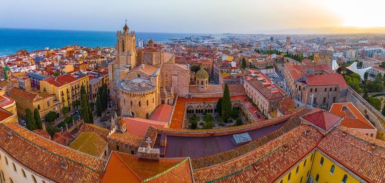 Tarragona auténtica: Vive como un local con Hostal Forum