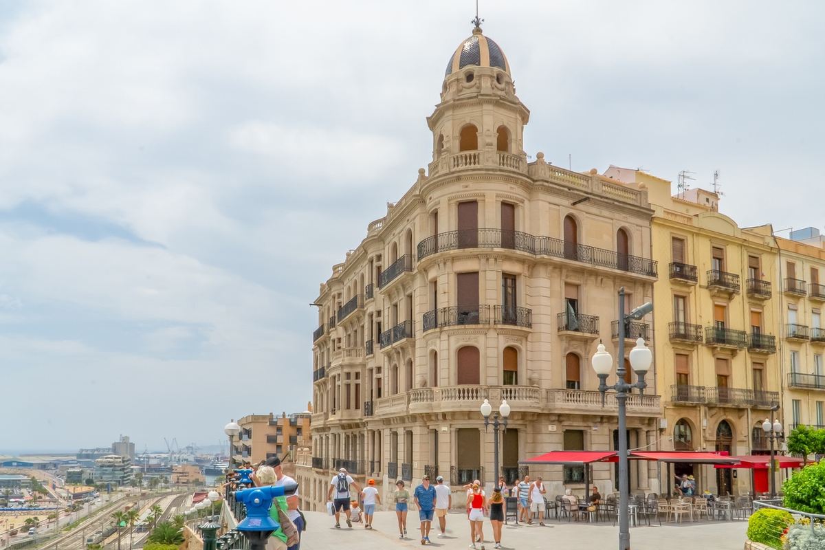 Bâtiment moderniste au bout de la Rambla Nova de Tarragone.